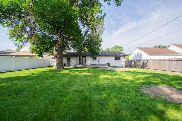 638 Appletree Lane, Moorhead, MN 56560