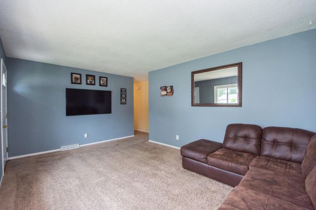 638 Appletree Lane, Moorhead, MN 56560