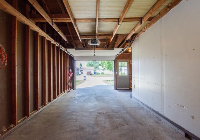 638 Appletree Lane, Moorhead, MN 56560