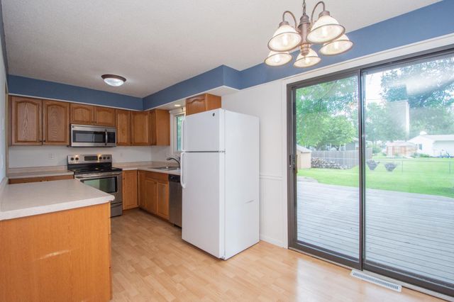 638 Appletree Lane, Moorhead, MN 56560