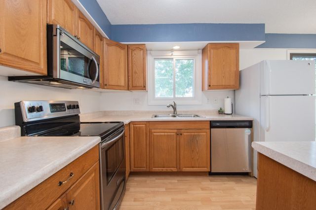 638 Appletree Lane, Moorhead, MN 56560