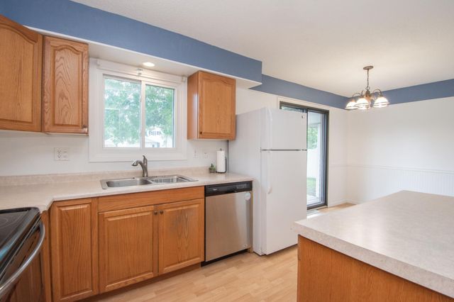 638 Appletree Lane, Moorhead, MN 56560
