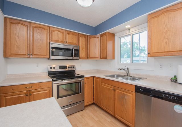 638 Appletree Lane, Moorhead, MN 56560