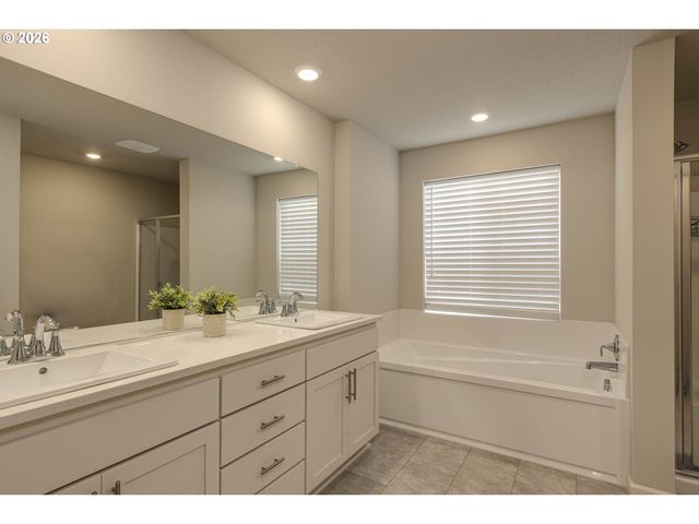 1949 Nw WESSEX St, Mc Minnville, OR 97128