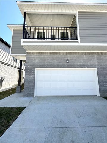 943 S Rupple Road, Fayetteville, AR 72704