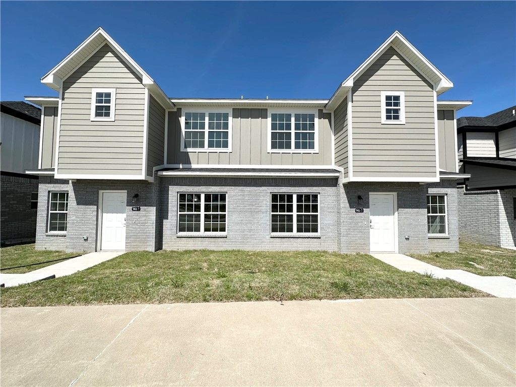 943 S Rupple Road, Fayetteville, AR 72704