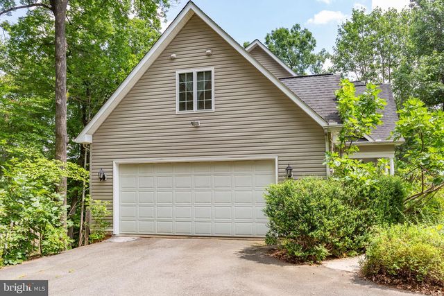 1021 ALBERT RENNOLDS D, Fredericksburg, VA 22401