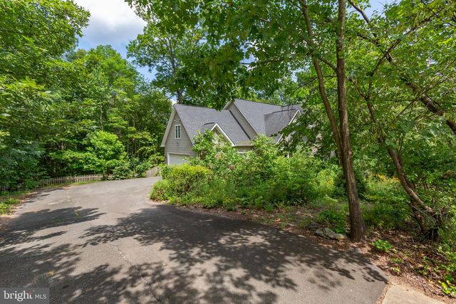 1021 ALBERT RENNOLDS D, Fredericksburg, VA 22401