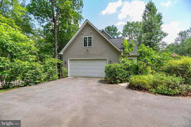 1021 ALBERT RENNOLDS D, Fredericksburg, VA 22401