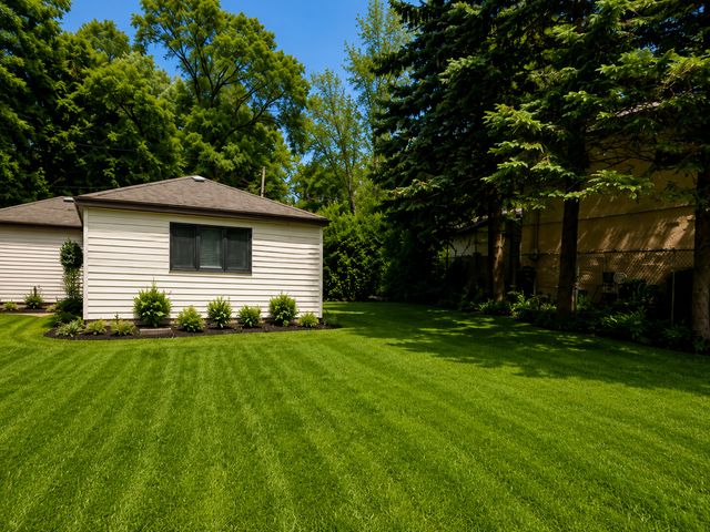 24 John Street, Crystal Lake, IL 60014