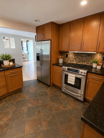 24 John Street, Crystal Lake, IL 60014