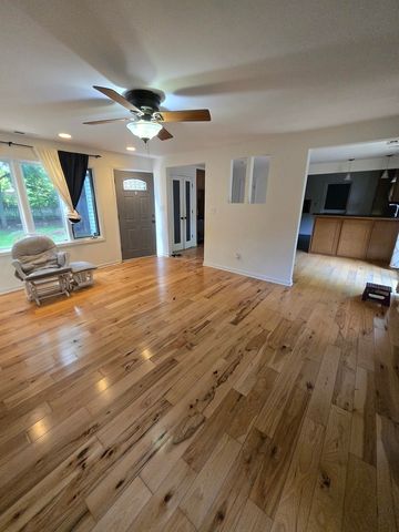 24 John Street, Crystal Lake, IL 60014