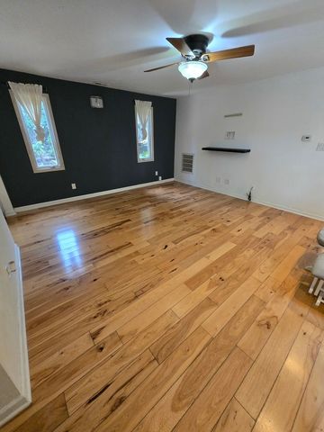 24 John Street, Crystal Lake, IL 60014