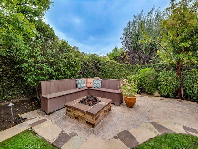 24334 Las Palmas, Valencia, CA 91355