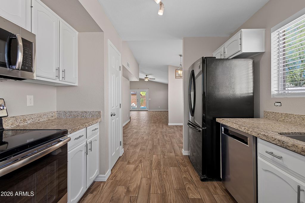 Image 10 of property listing at 2916 E AMBER RIDGE Way, Phoenix, AZ 85048