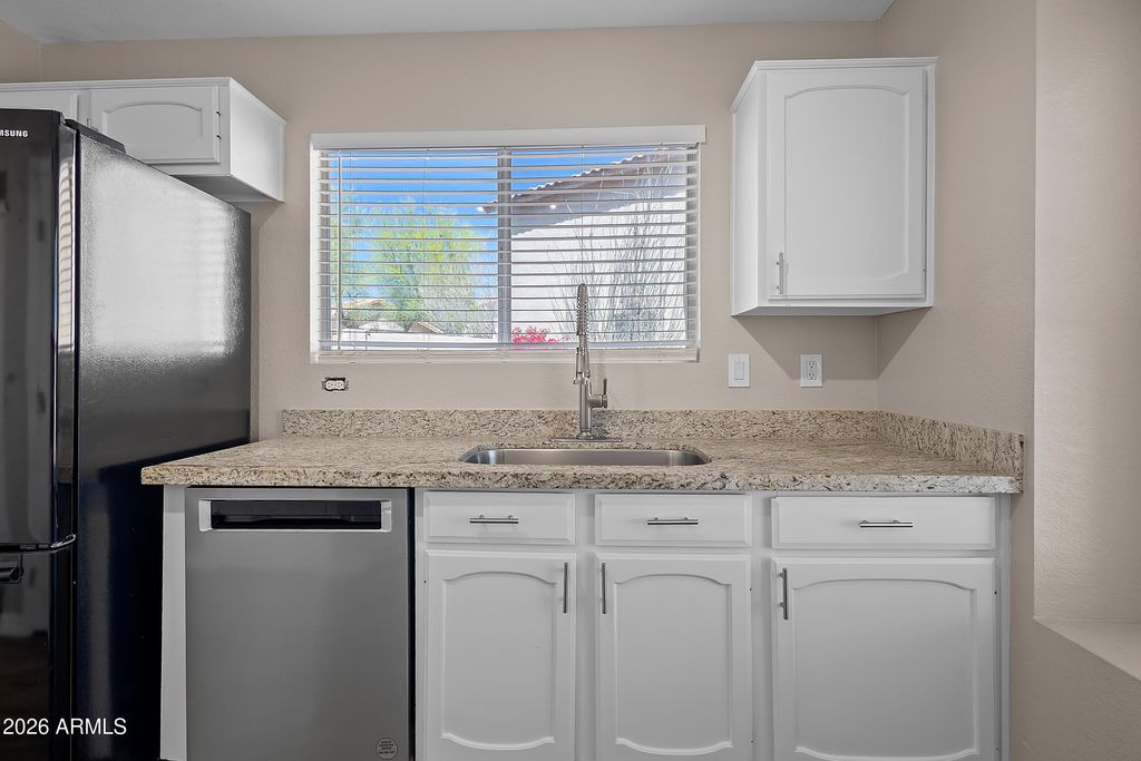 Image 12 of property listing at 2916 E AMBER RIDGE Way, Phoenix, AZ 85048