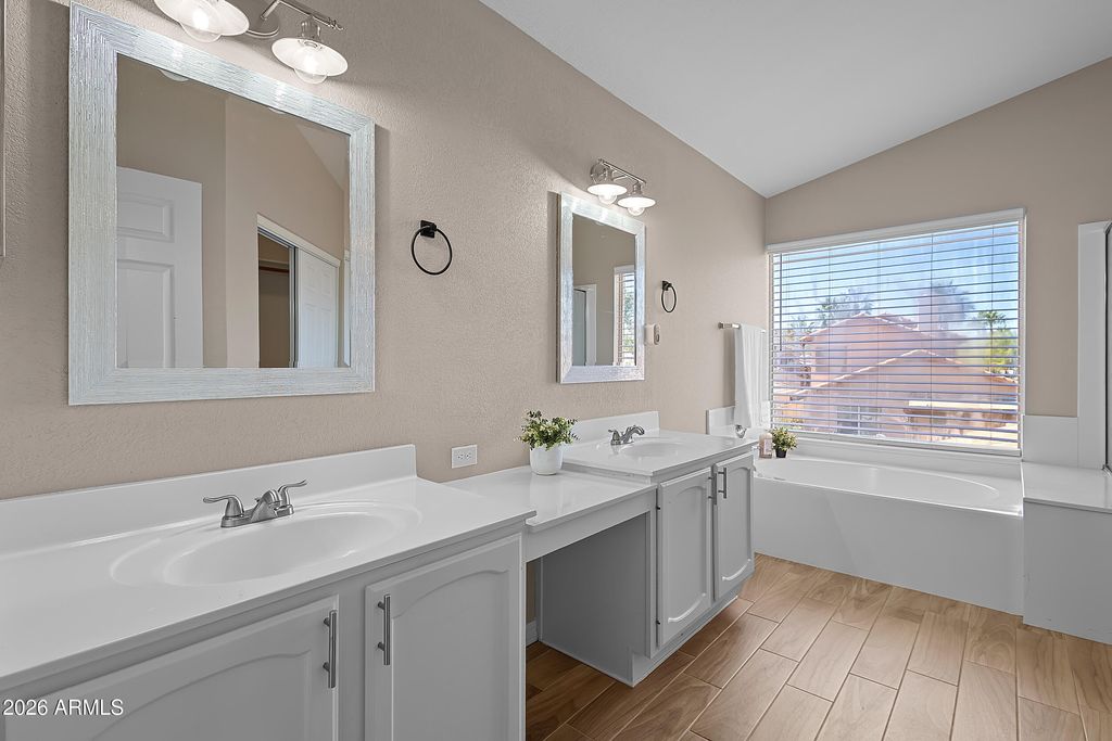 Image 17 of property listing at 2916 E AMBER RIDGE Way, Phoenix, AZ 85048