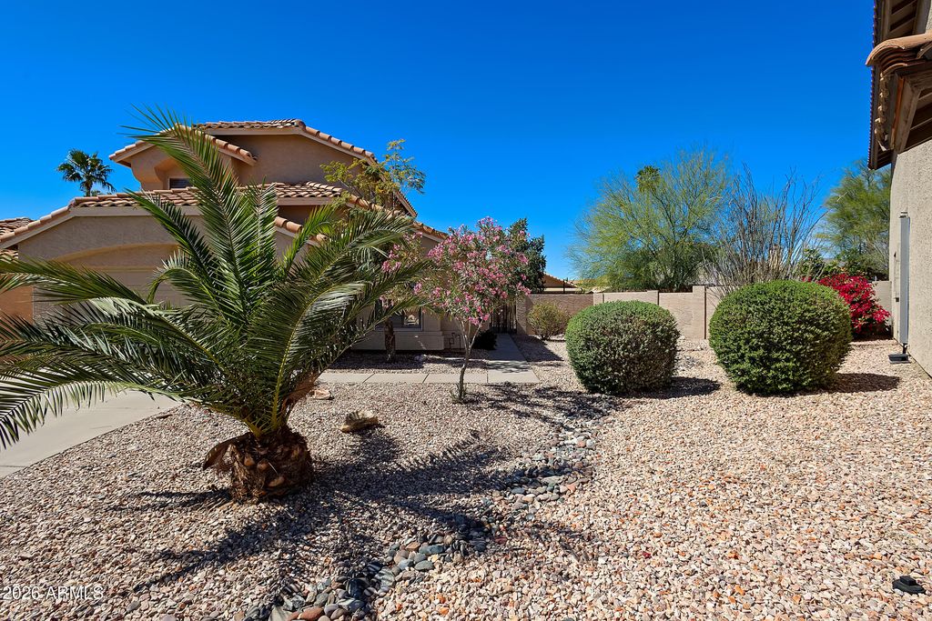 Image 4 of property listing at 2916 E AMBER RIDGE Way, Phoenix, AZ 85048