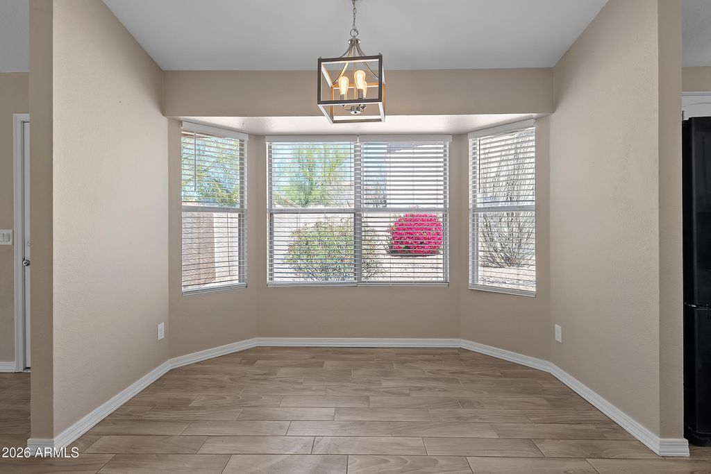 Image 9 of property listing at 2916 E AMBER RIDGE Way, Phoenix, AZ 85048