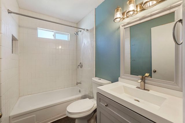 1699 W J St, Oakdale, CA 95361