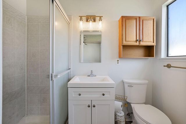 1699 W J St, Oakdale, CA 95361