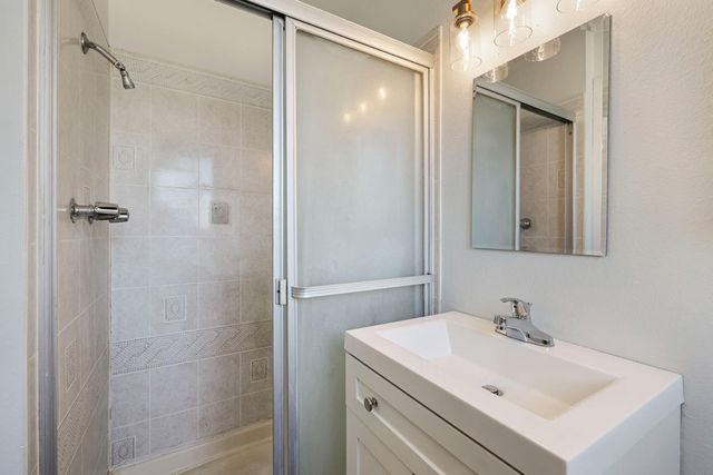 1699 W J St, Oakdale, CA 95361