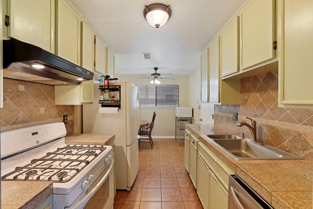 1699 W J St, Oakdale, CA 95361