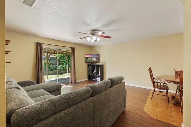 1699 W J St, Oakdale, CA 95361