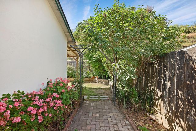1699 W J St, Oakdale, CA 95361