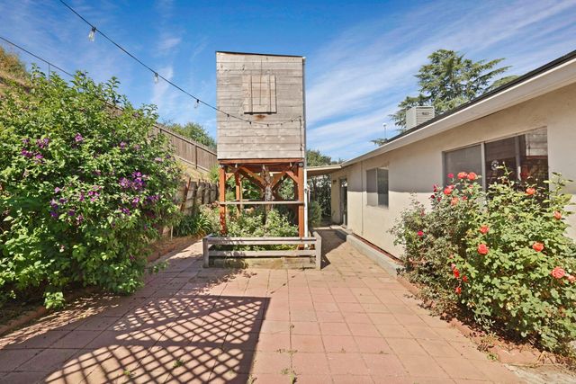 1699 W J St, Oakdale, CA 95361
