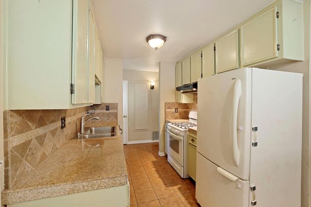 1699 W J St, Oakdale, CA 95361