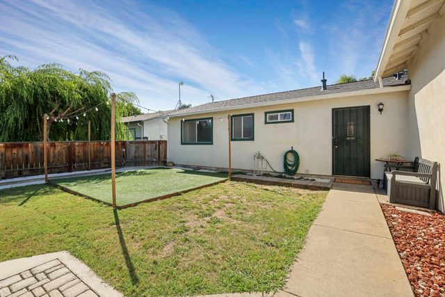 1699 W J St, Oakdale, CA 95361