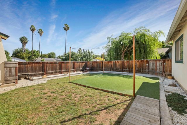 1699 W J St, Oakdale, CA 95361