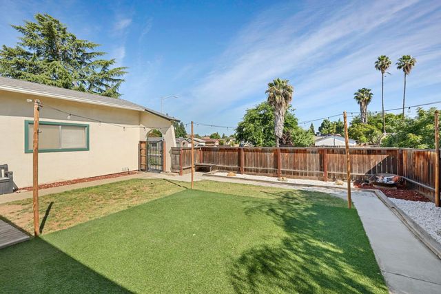 1699 W J St, Oakdale, CA 95361