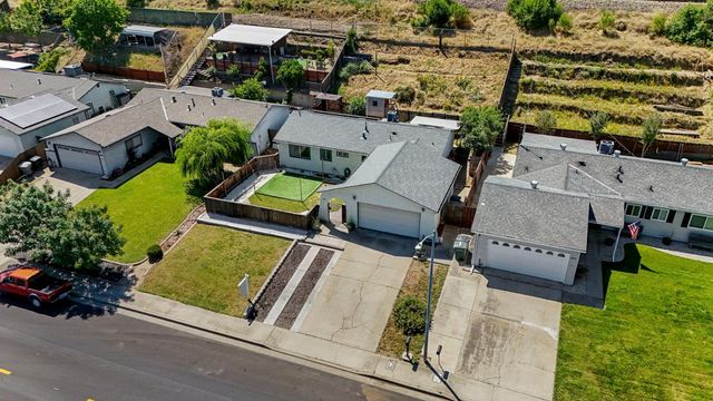 1699 W J St, Oakdale, CA 95361