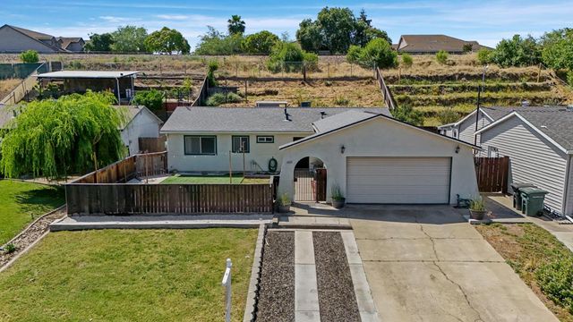 1699 W J St, Oakdale, CA 95361