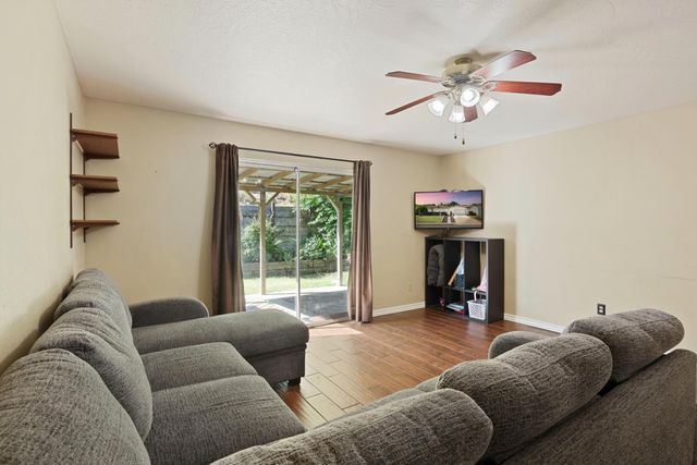 1699 W J St, Oakdale, CA 95361