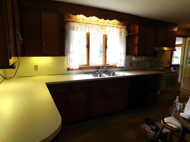 103 Chester Street, West Springfield, MA 01089