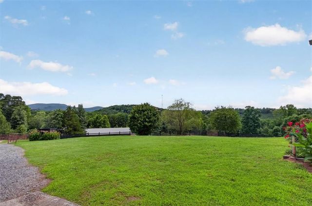 290 Knucklesville Road, Rydal, GA 30171