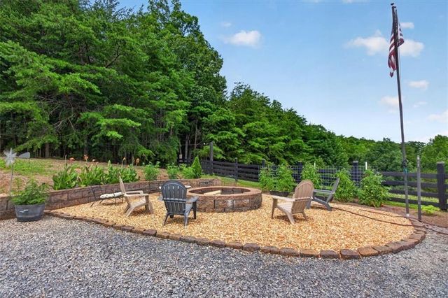 290 Knucklesville Road, Rydal, GA 30171