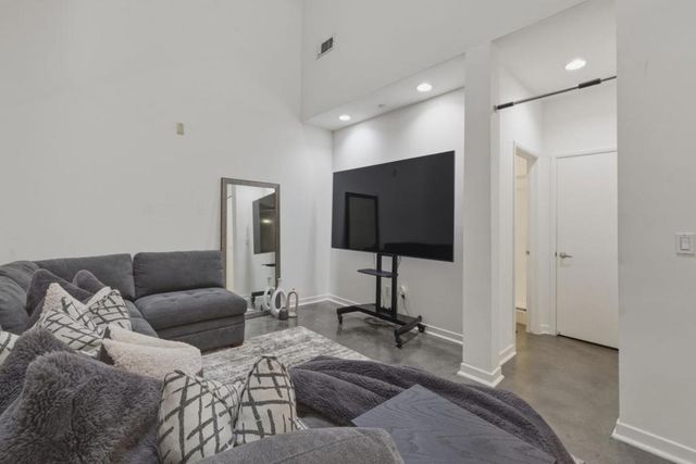 594 Manzana Place, San Jose, CA 95112