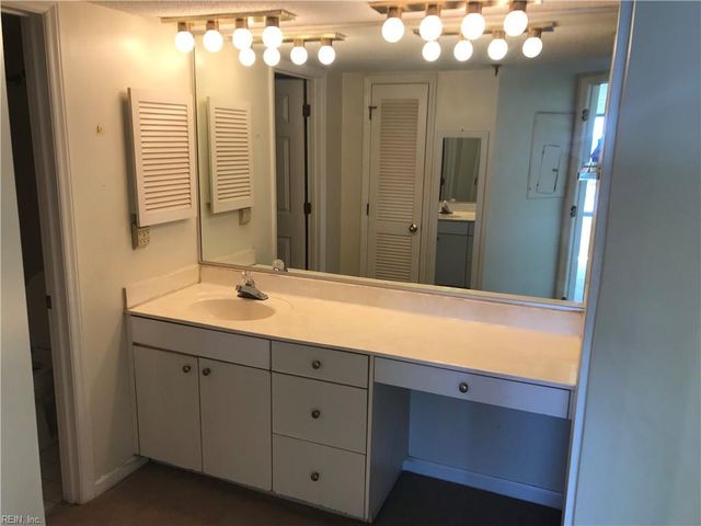7501 River Rd Apt 2C, Newport News, VA 23605