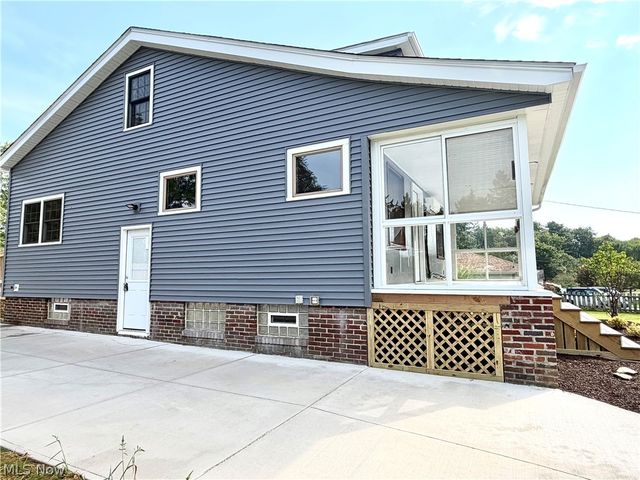 1343 Oakes Road, Broadview Heights, OH 44147