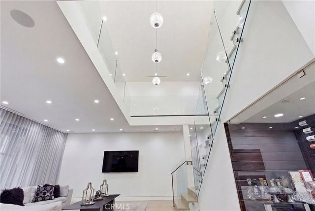4545 Stern Avenue, Sherman Oaks, CA 91423