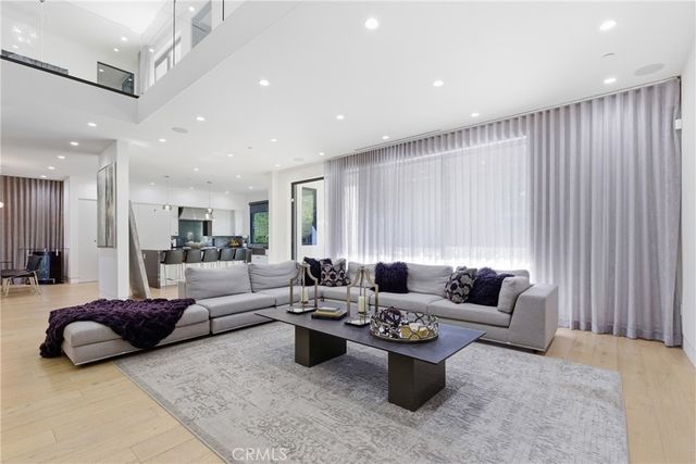 4545 Stern Avenue, Sherman Oaks, CA 91423
