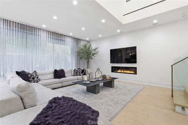 4545 Stern Avenue, Sherman Oaks, CA 91423
