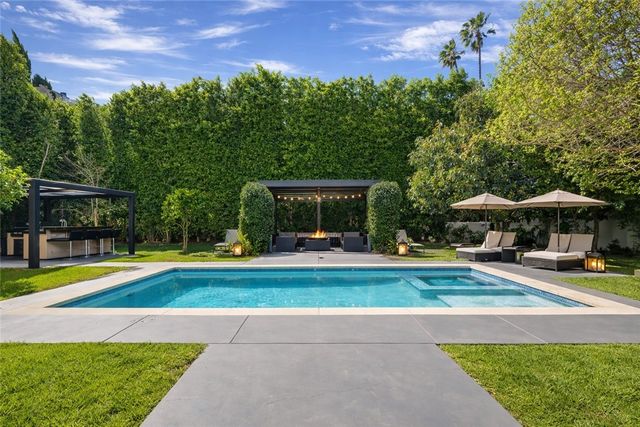 4545 Stern Avenue, Sherman Oaks, CA 91423