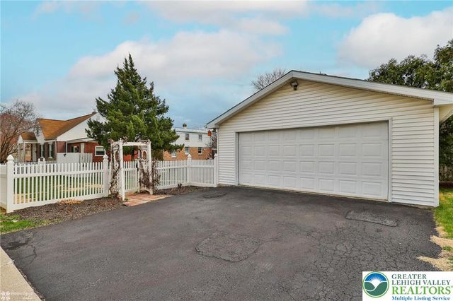 1368 Club Avenue, Allentown City, PA 18109