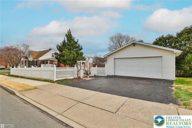 1368 Club Avenue, Allentown City, PA 18109