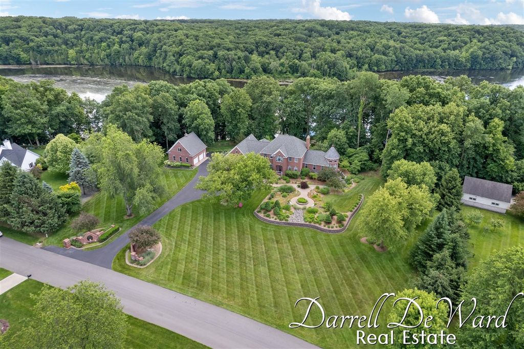 13850 Thompson Drive, Lowell, MI 49331